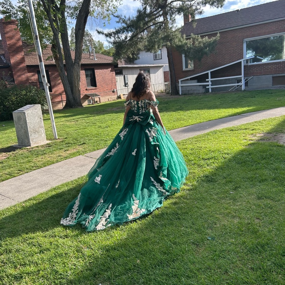 Charming Green Kids Formal Dress with Floral Details